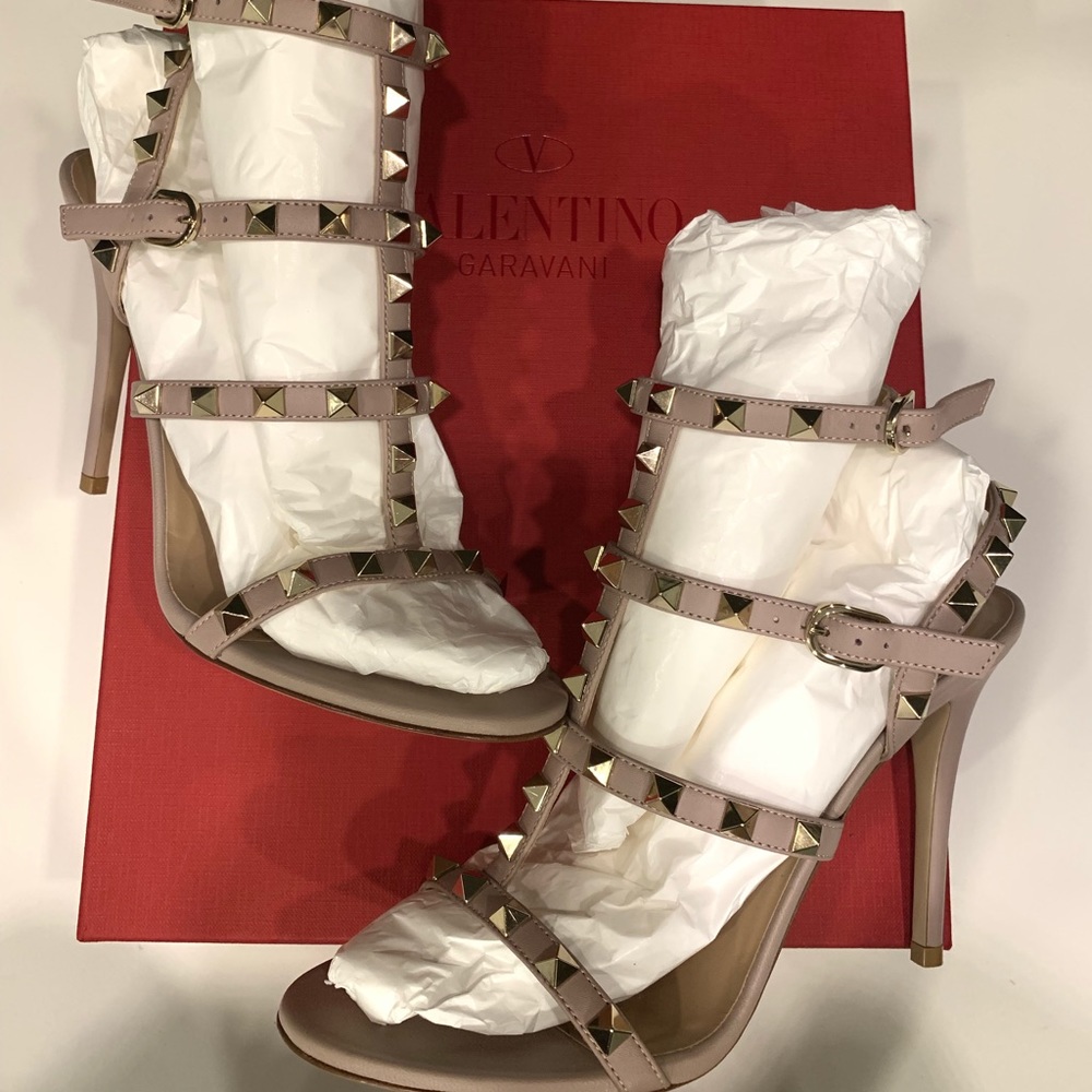 Rockstud 105mm Caged Leather Sandals
Color: POUDRE